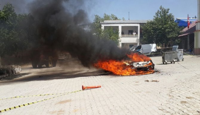 Ünlü rallici Burcu Çetinkaya Bucak’ın aracı yandı