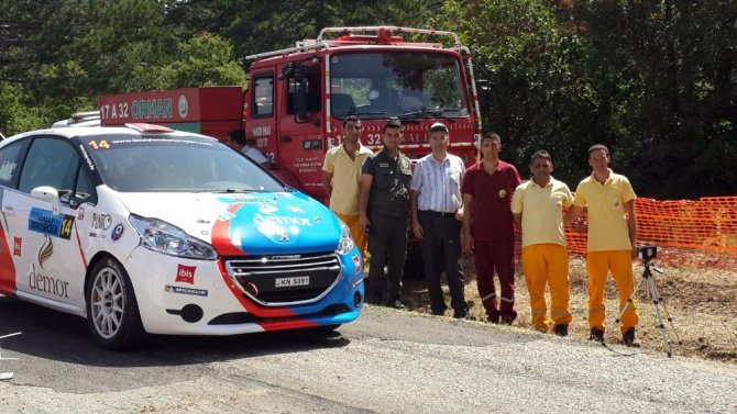 Ünlü rallici Burcu Çetinkaya Bucak’ın aracı yandı