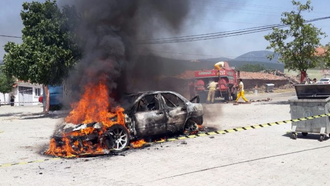 Ünlü rallici Burcu Çetinkaya Bucak’ın aracı yandı