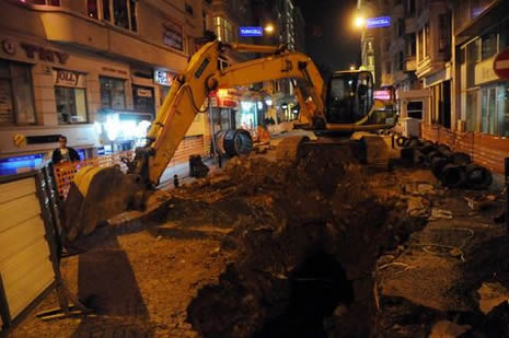 Taksim Meydanı trafiğe kapandı galerisi resim 4