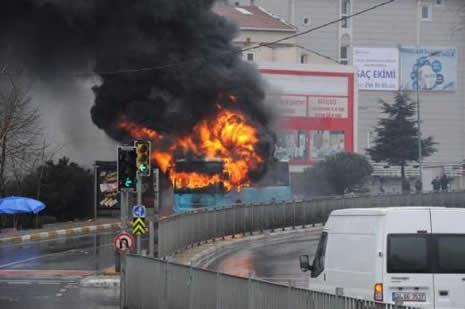 İstanbul'da otobüse molotoflu saldırı galerisi resim 3