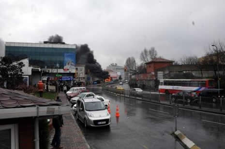 İstanbul'da otobüse molotoflu saldırı galerisi resim 4