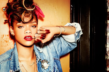 Rihanna İstanbul'da bunu yaptı  galerisi resim 12