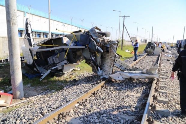 Mersin'deki tren kazasından ilk görüntüler galerisi resim 3