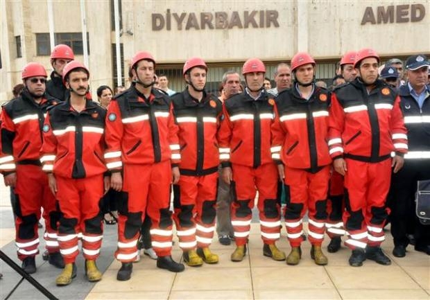 Diyarbakır Belediyesi'ne Soma için siyah bez galerisi resim 11