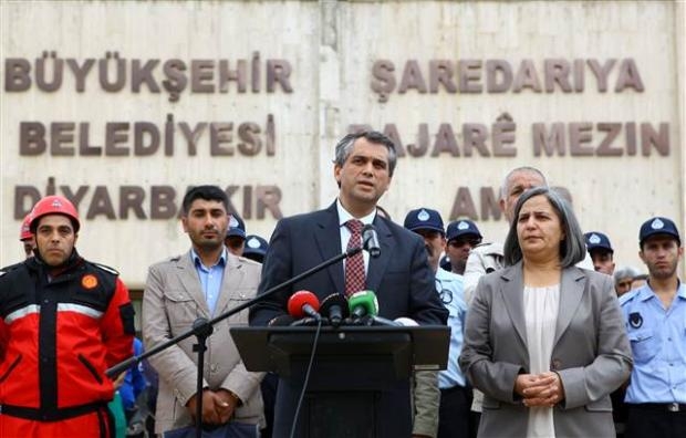 Diyarbakır Belediyesi'ne Soma için siyah bez galerisi resim 6