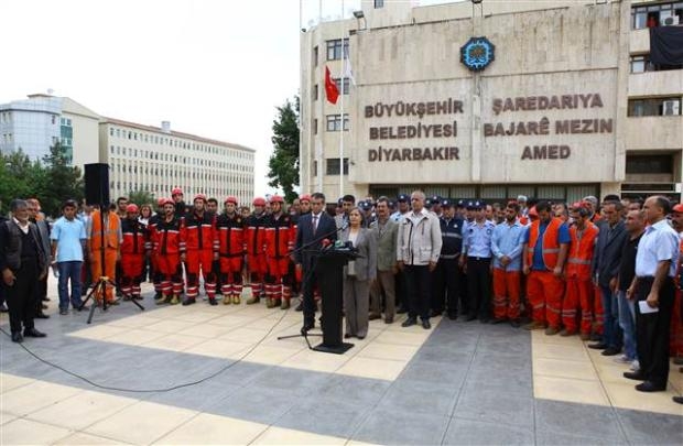 Diyarbakır Belediyesi'ne Soma için siyah bez galerisi resim 7