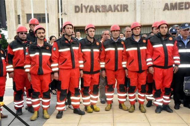 Diyarbakır Belediyesi'ne Soma için siyah bez galerisi resim 8