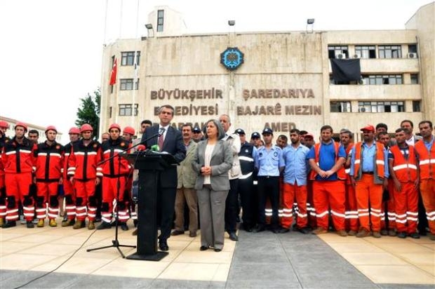 Diyarbakır Belediyesi'ne Soma için siyah bez galerisi resim 9