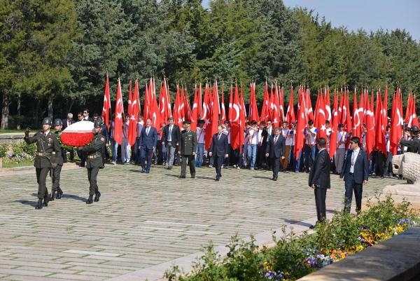 19 Mayıs'ta Anıtkabir ziyaret edildi galerisi resim 2