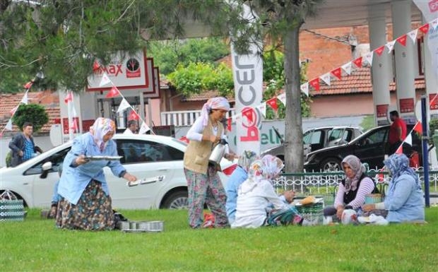 Deprem sonrası halk sokağa döküldü galerisi resim 36