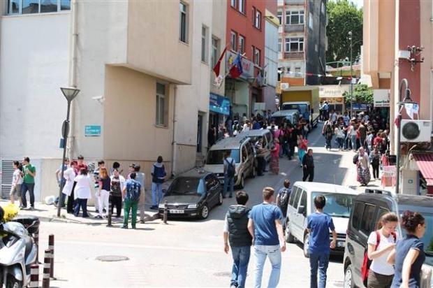 Deprem sonrası halk sokağa döküldü galerisi resim 8