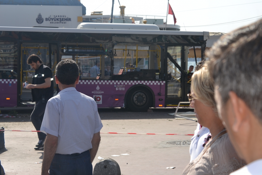 Kabataş İskelesinde otobüs faciası: 30 yaralı galerisi resim 9