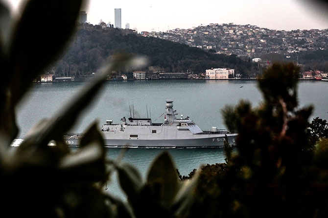 Türk Savaş Gemileri İstanbul Boğazı'ndan Geçti galerisi resim 6