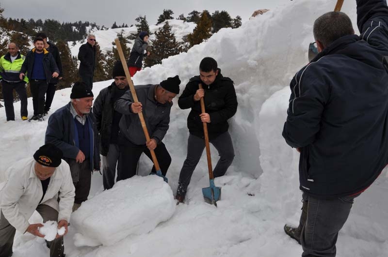 Yaz ayları için kar depoluyorlar galerisi resim 2