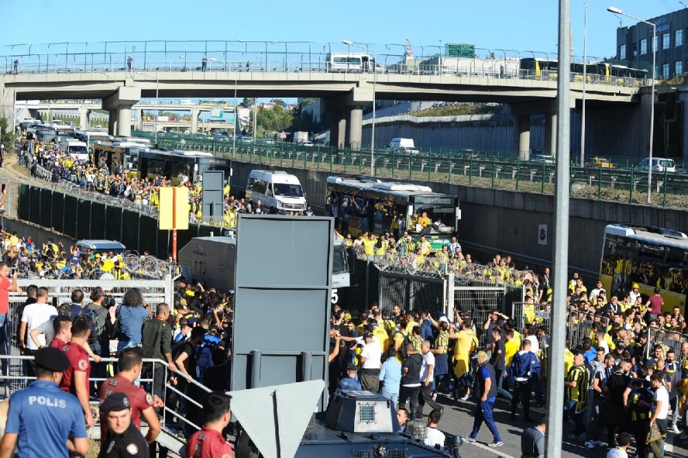 Fenerbahçeliler stada böyle geldi... galerisi resim 12