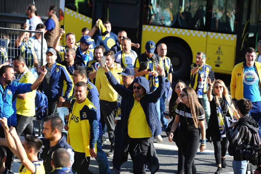 Fenerbahçeliler stada böyle geldi... galerisi resim 6