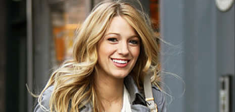 Blake Lively stiliyle fark atıyor