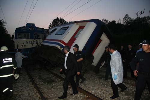 Kocaeli'de tren kazası: 4'ü ağır 32 yaralı galerisi resim 1