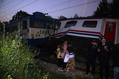 Kocaeli'de tren kazası: 4'ü ağır 32 yaralı galerisi resim 9