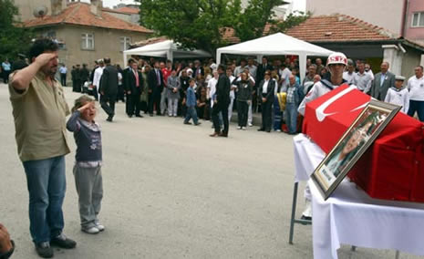 Halkalı şehitleri toprağa veriliyor galerisi resim 3