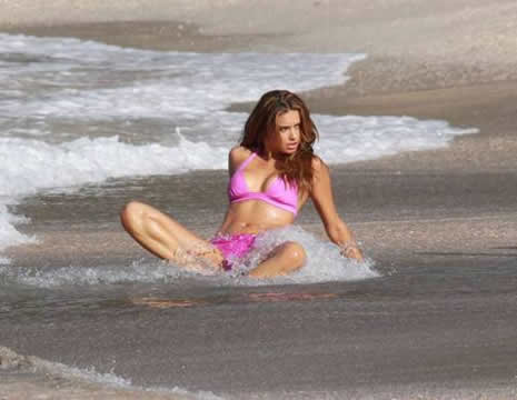 Adriana Lima bikinisini giydi  galerisi resim 2