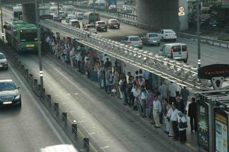 50 Metrobüs arka arkaya dizildi galerisi resim 3