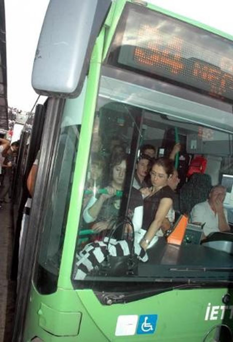 50 Metrobüs arka arkaya dizildi galerisi resim 4