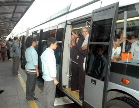 50 Metrobüs arka arkaya dizildi galerisi resim 5