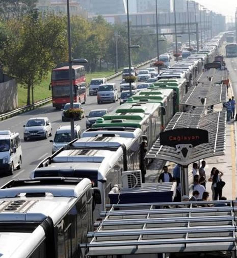 50 Metrobüs arka arkaya dizildi galerisi resim 7