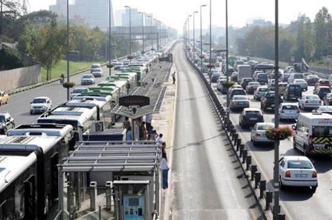 50 Metrobüs arka arkaya dizildi galerisi resim 8