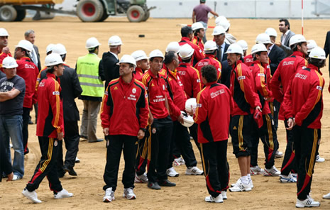 Galatasaraylı futbolcular stada hayran galerisi resim 1