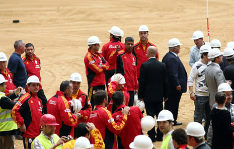 Galatasaraylı futbolcular stada hayran galerisi resim 3