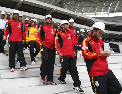 Galatasaraylı futbolcular stada hayran galerisi resim 7