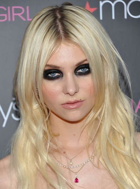 Taylor Momsen'den çarpıcı pozlar galerisi resim 18