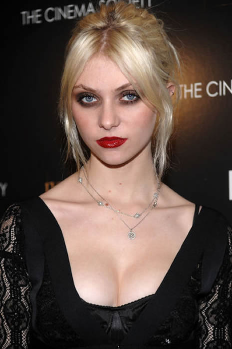 Taylor Momsen'den çarpıcı pozlar galerisi resim 4