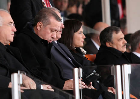 Başbakan Erdoğan İpad'i yanından ayırmıyor! galerisi resim 4