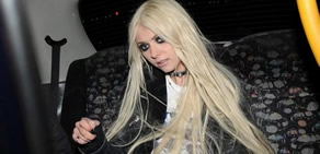 Taylor Momsen, Frikik kraliçesi