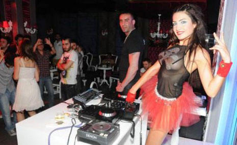 Dj Nikita'dan erotik şov galerisi resim 16