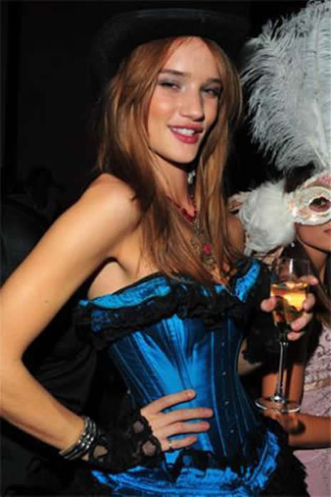 Rosie Huntington-Whiteley soyundu galerisi resim 38