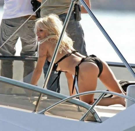 Pamela Anderson'dan frikikler galerisi resim 15