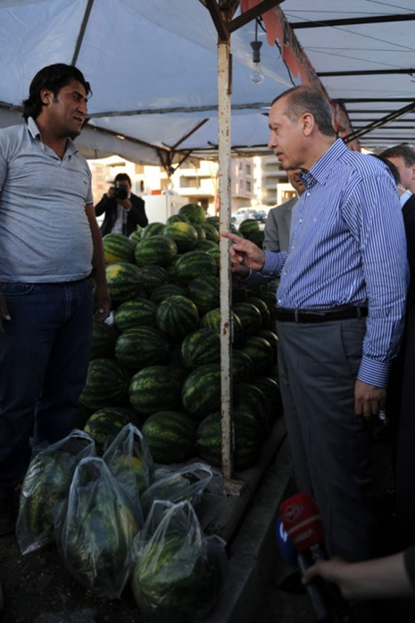 Başbakan Erdoğan'ın karpuz keyfi galerisi resim 1