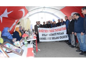 Tatvanlılardan Diyarbakır annelerine destek ziyareti