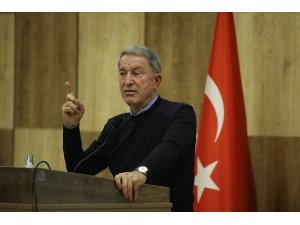 Bakan Akar: "Türk unsurlarına yapılacak herhangi bir saldırı girişiminde katil Hafter unsurları her yerde meşru hedef olarak görülecektir"