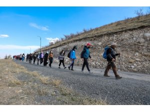 Genç dağcılar Ali Dağı’nda yürüyüşe çıktı