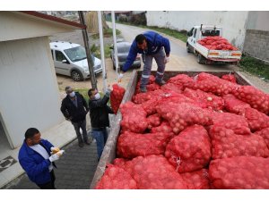 İhtiyaç sahibi ailelere soğan dağıtıldı