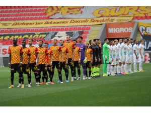 Süper Lig: Göztepe: 0 - Çaykur Rizespor: 0 (İlk yarı)