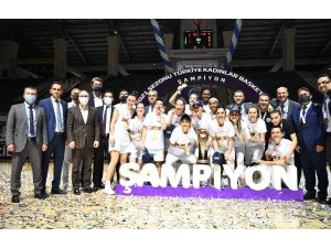 Bursa BŞB Kadın Basketbol Takımı, kupasına kavuştu