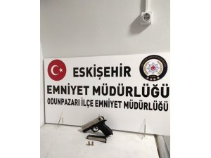 Polisin durdurduğu araçtan silah çıktı