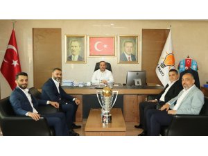 Diyarbekirspor’dan Vali Karaloğlu’na kupalı ziyaret